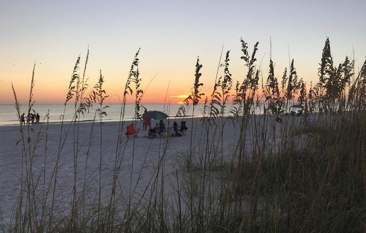 The hospitality industry has taken a hit from red tide with some visitors either pushing back or canceling planned stays at Manatee County’s beaches. Hoteliers want to get the word out that conditions are improving and that beaches on Anna Maria Island and Longboat Key are still beautiful.