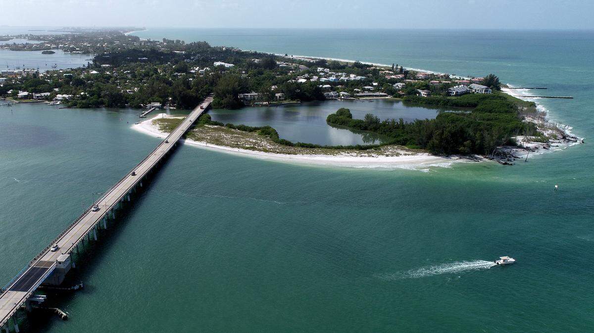 The Town of Longboat Key voted to ban boating in certain areas near Beer Can Island, on the southern end of the Longboat Key Bridge. Instead, the popular hangout spot will be restricted to non-motorized vessels, such as kayaks and paddleboards, to make the area safer for beachgoers.