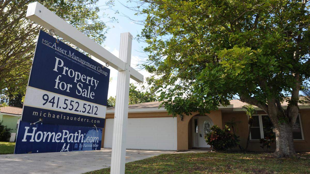 This house is for sale in the West Bay Estates community in Bradenton. Real estate experts predict that more existing homes will sell in Manatee and Sarasota counties in 2015 than during any other year in history. 
 GRANT JEFFERIES/Bradenton Herald