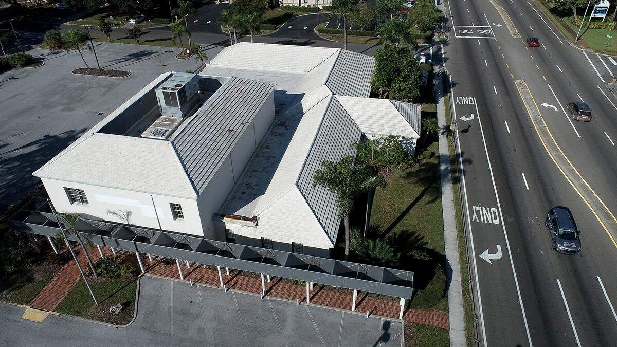 10/13/21—Bradenton’s City Council approved tearing down the old Bank of America building at the intersection of Manatee Avenue and 43rd Avenue West to build a 5,000 square foot Chick-fil-A restaurant.