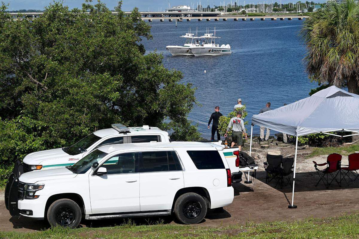 Manatee County Sheriff’s Office divers and and boats were present on Monday, Aug. 26, 2024, at the Palmetto Estuary Nature Preserve, where Manuel Escobar was found shot dead in the trunk of a car early Sunday morning, deputies say.