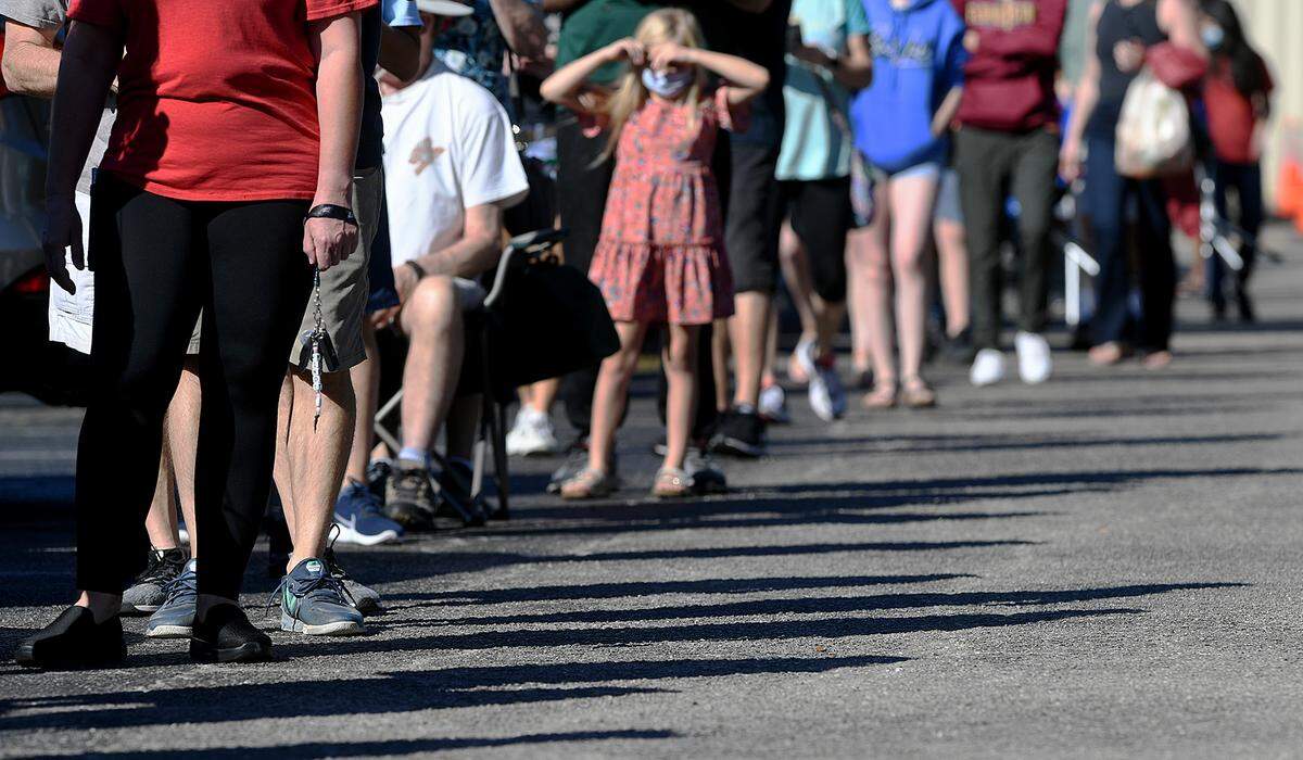 12/28/21—People form a long line at the Bradenton Area Convention Center in Palmetto where COVID-19 testing is ongoing. There were plans to move the site to a smaller location after the New Year, but the center will continue operating until further notice.