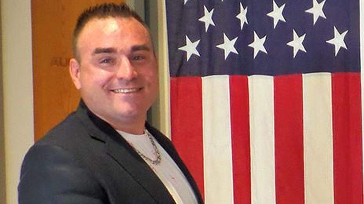 Holmes Beach mayoral candidate Joshua Linney claims he misspoke in misrepresenting his military service.