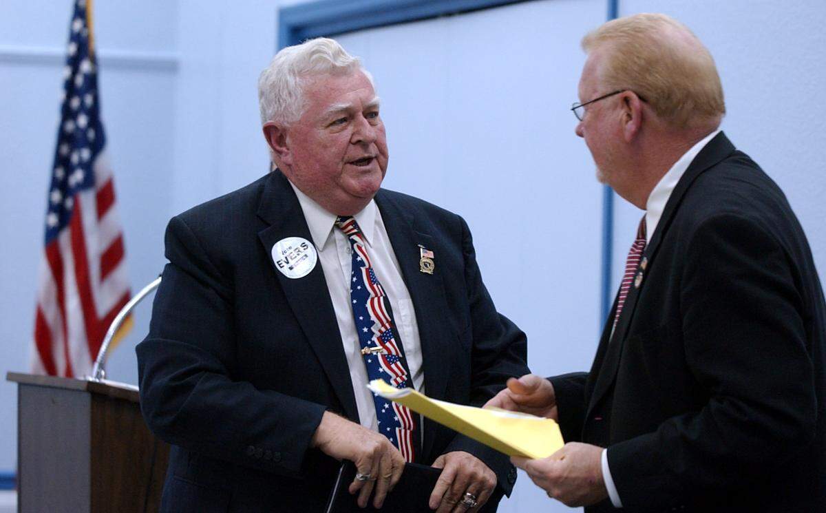 Bradenton Mayor Wayne Poston, right, talks with mayoral candidate Bill Evers at the conclusion of the Bradenton Mayoral Debate sponsored by the Manatee Republican Club at the Central Library in 2003.