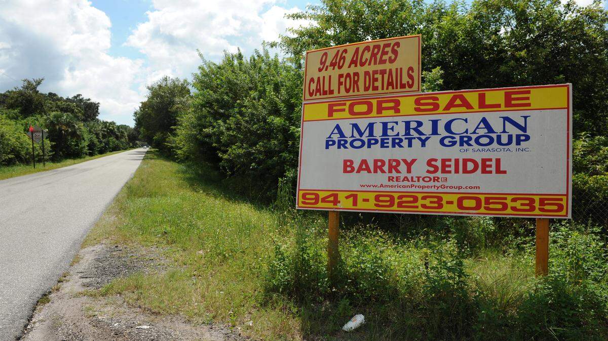 Bradenton officials are seeking to annex this 9.5-acre track of land, 1016 64th St. E., just south of State Road 64. The city would change the zoning of the land to commercial and Manatee County officials want residents notified of the city's intentions before approving it. 
 GRANT JEFFERIES/Bradenton Herald