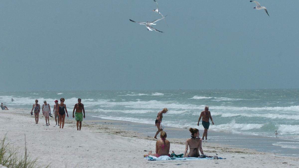 FILE: GRANT JEFFERIES/gjefferies@bradenton.com 
Going to the beaches of Anna Maria Island is a good reason for Bradenton residents to be happy.