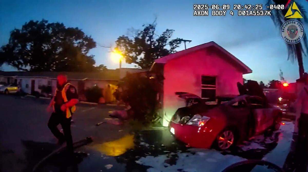 Bradenton Police have charged a Bradenton woman with arson after she allegedly set fire to her boyfriend’s car on the evening of June 9, 2025.