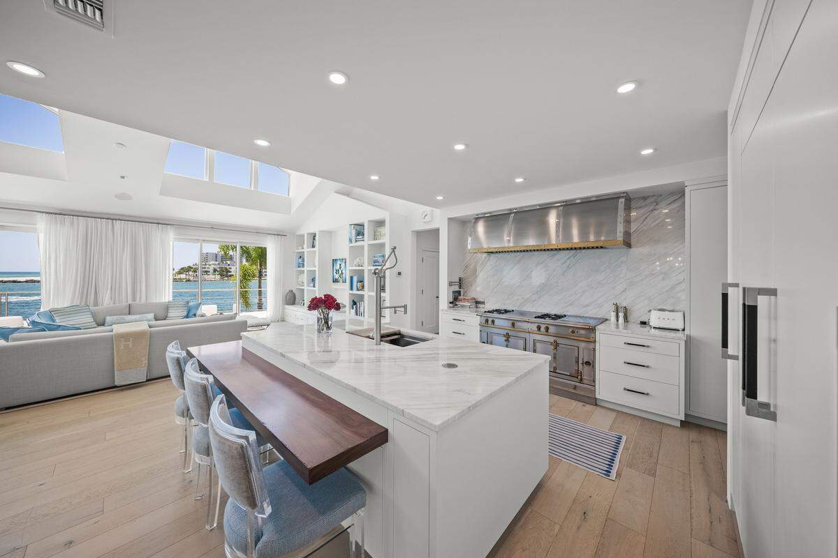 A Lido Shores mansion hit the market for $26 million in August 2025.