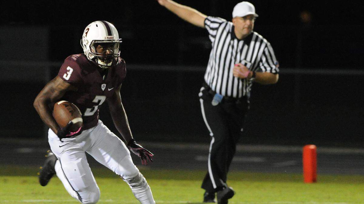Braden River's Jaylin Austin finds his stride early in the game against Venice Friday at Braden River. 
 TIFFANY TOMPKINS-CONDIE/Bradenton Herald