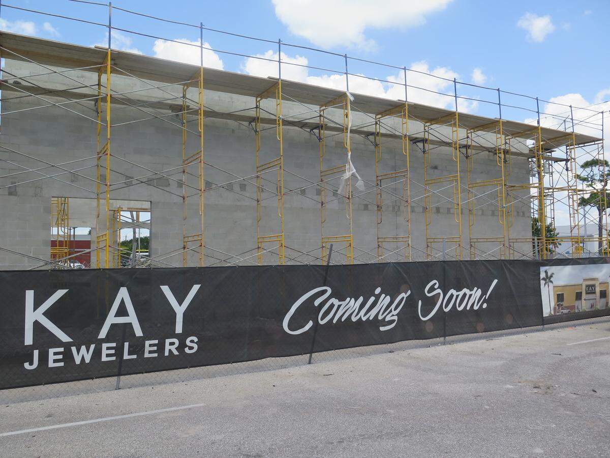 A new Kay Jewelers location is coming to the Promenade shopping center at the corner of Manatee Avenue and 67th Street West.