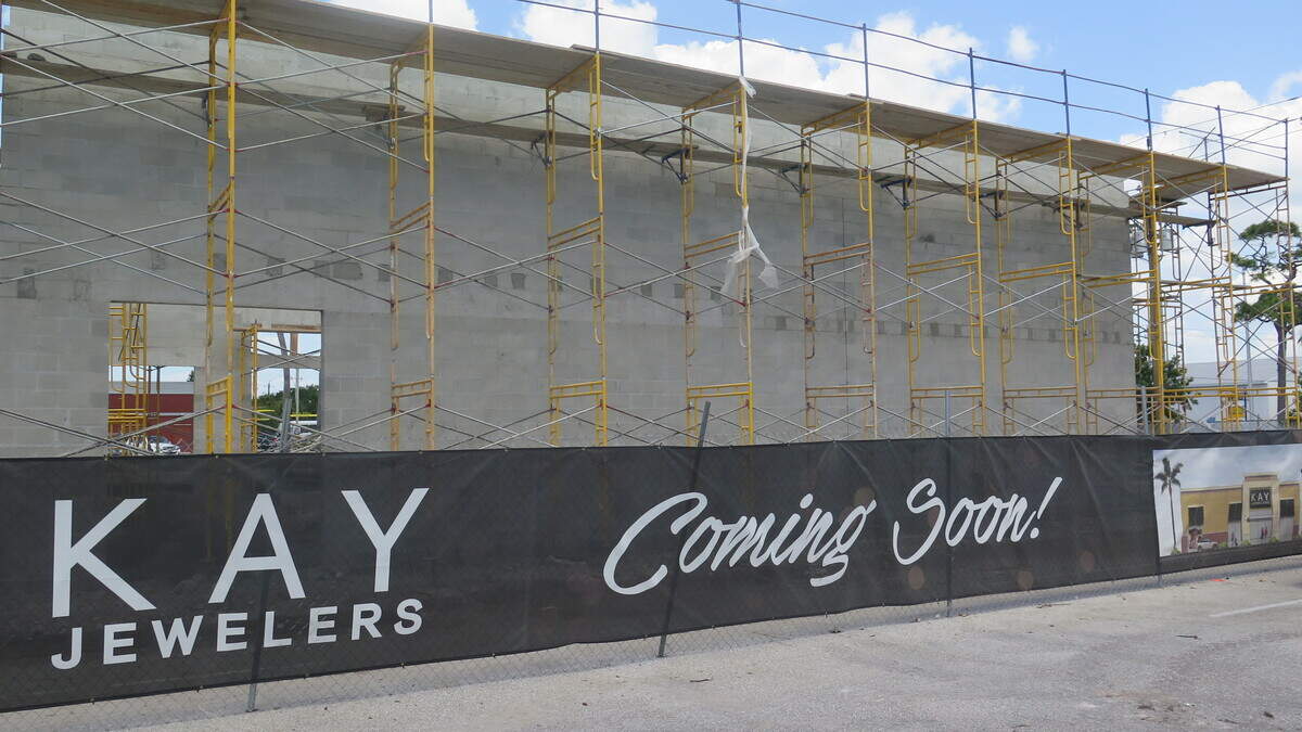 A new Kay Jewelers location is coming to the Promenade shopping center at the corner of Manatee Avenue and 67th Street West.