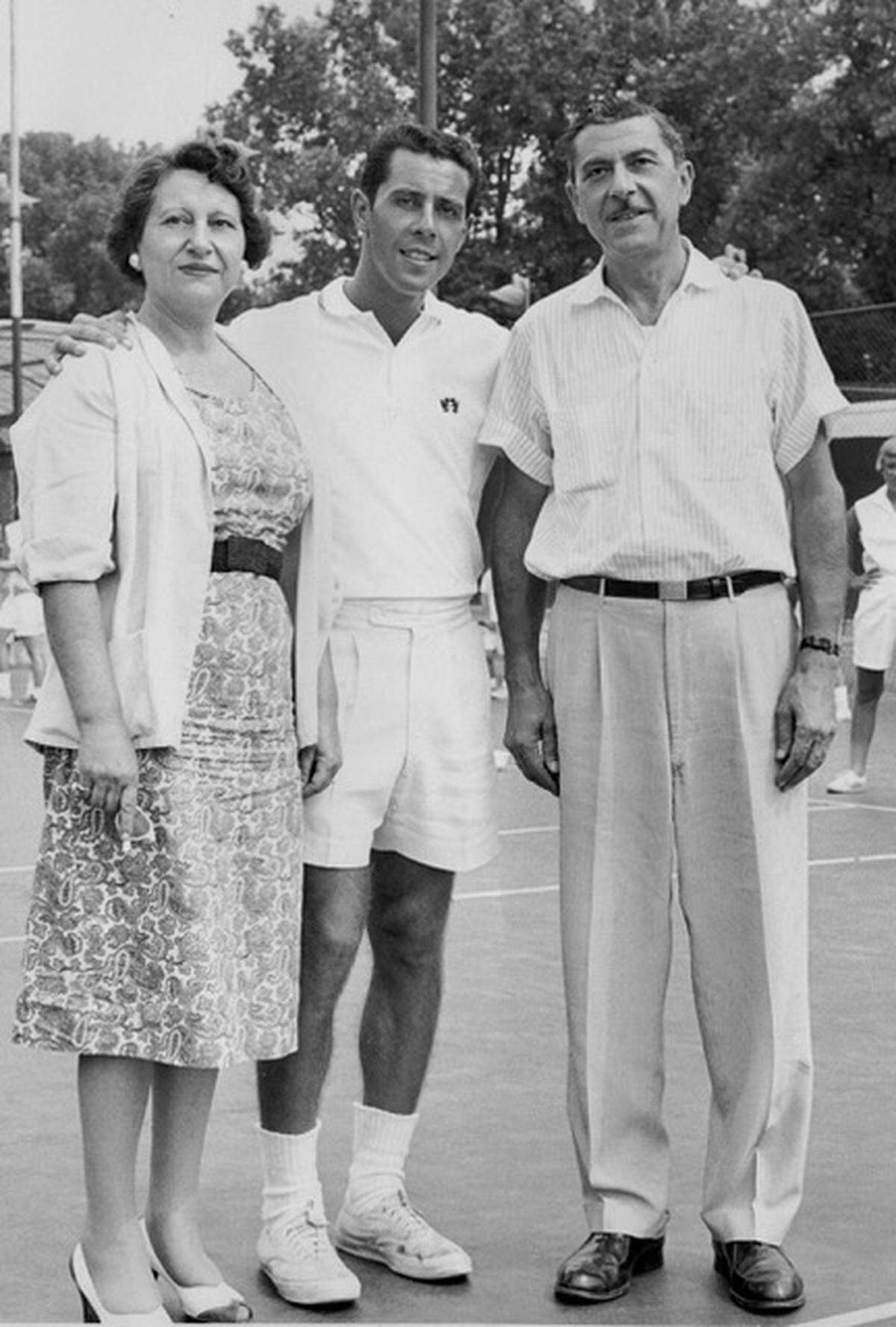 Nick Bollettieri, middle, with parents Mary and James in 1957.