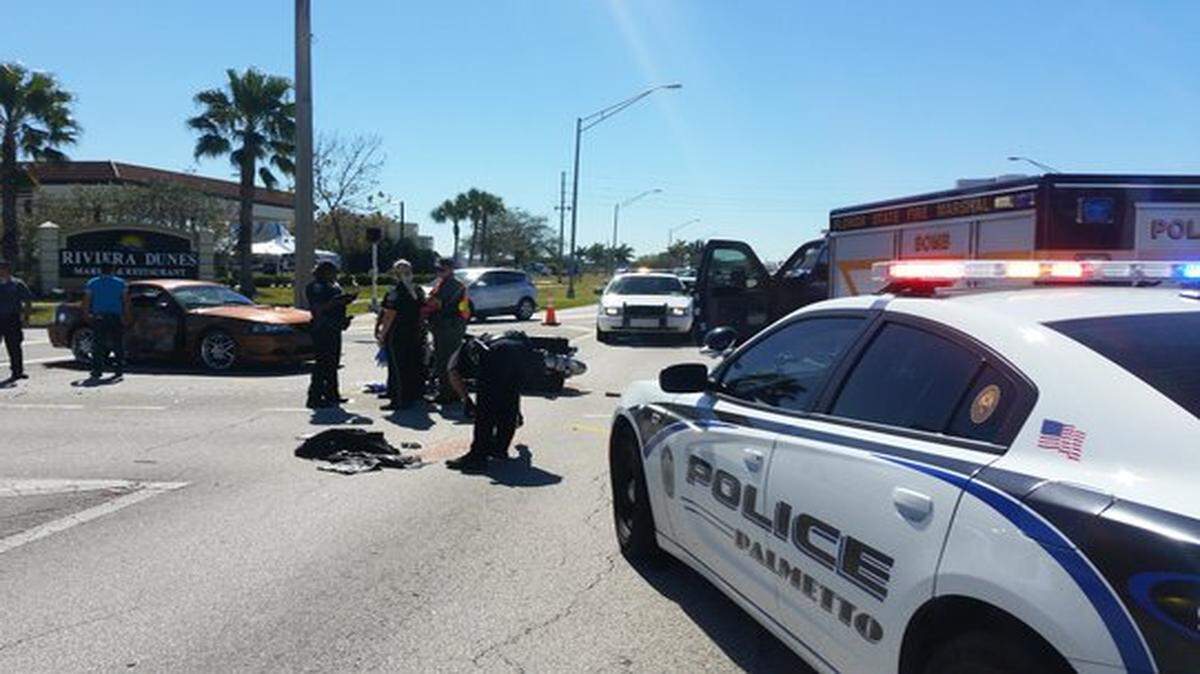 Two people were injured late Wednesday morning in a car-motorcycle crash in Palmetto. JESSICA DE LEON/Bradenton Herald