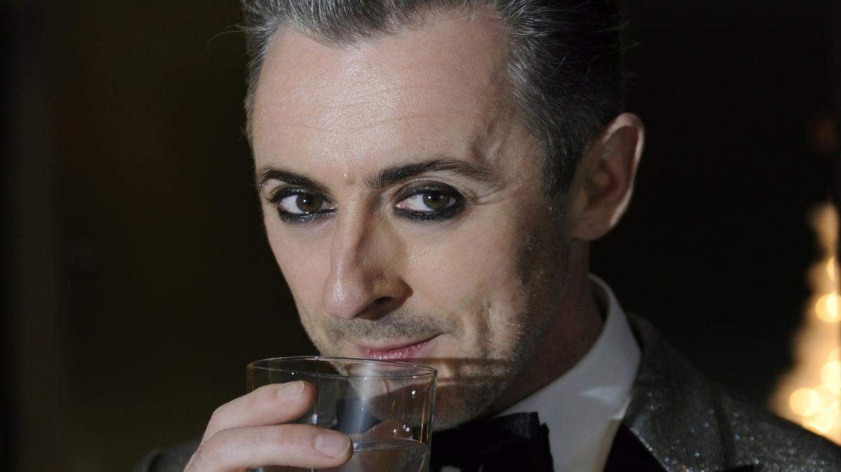 Alan Cumming performs songs made famous by a diverse range of artists and engages in witty, bawdy stage banter.publicity photo