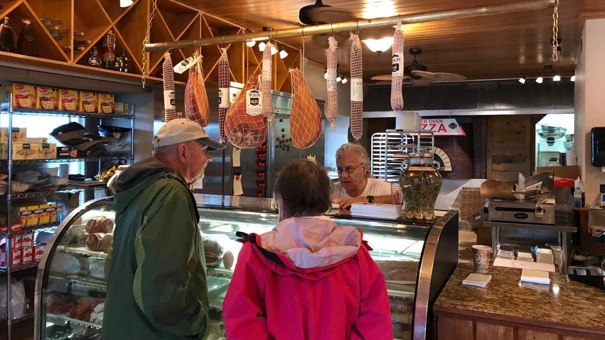 Vinny’s Italian Kitchen opened last week at 5337 Gulf Drive, Suite 500, Holmes Beach, offering a lunch and dinner menu, catering, take-out, and sit-down dining.