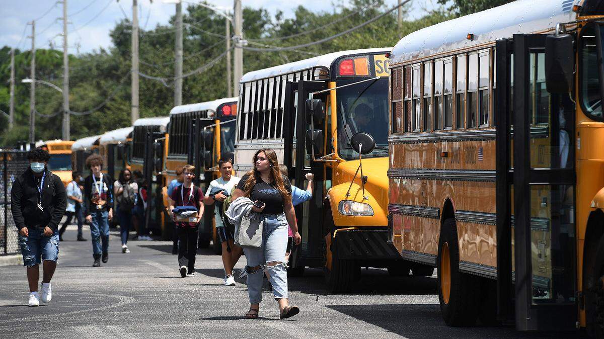 08/18/21—Students from Manatee High leave school Wednesday after dismissal. The Manatee County school district reported 301 COVID-19 infections on Monday and Tuesday, during the second week of the school year.
