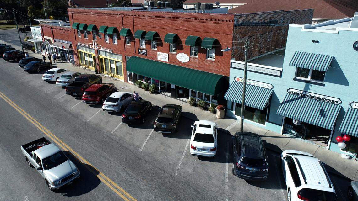 Palmetto’s Avenue West is pictured in this 2021 Bradenton Herald file photo.