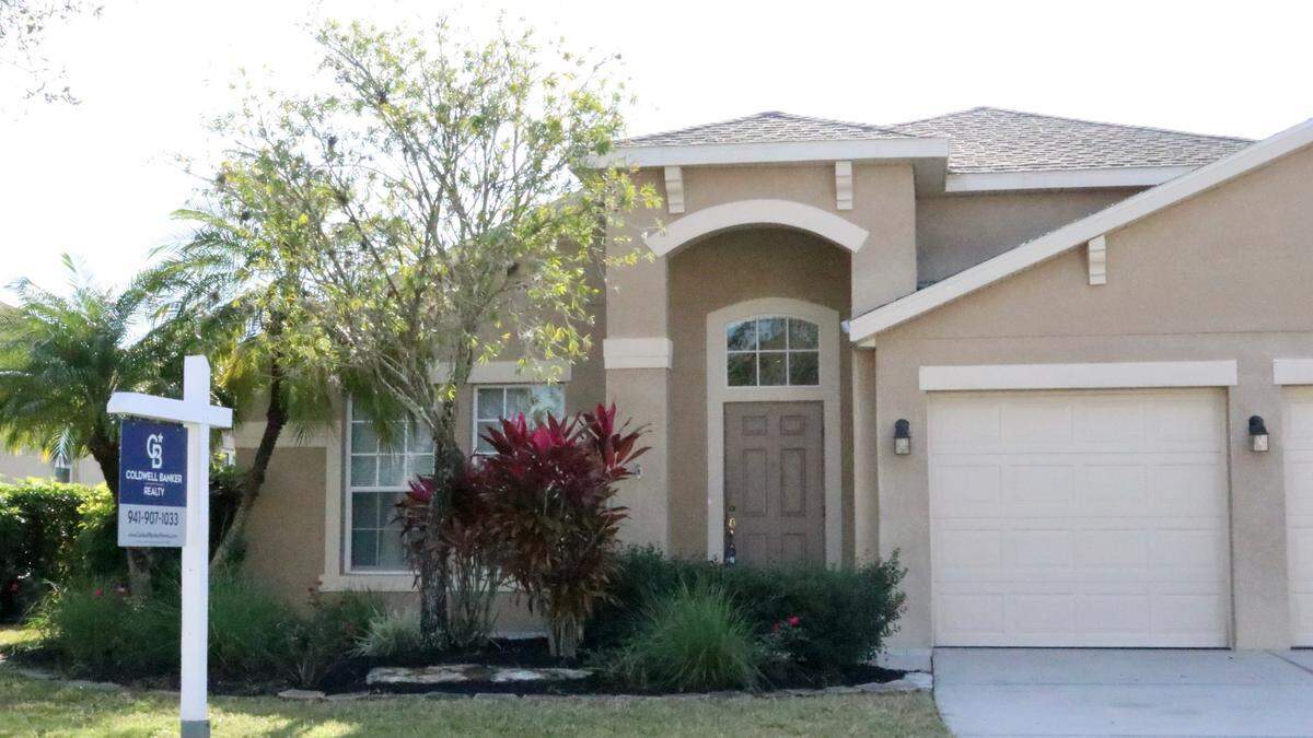 1/21/2021-- The median price for existing single-family houses sold in the Bradenton area in December rose 6.8 percent to $357,000, according to the Realtor Association of Sarasota and Manatee. During the month, there were 831 closed sales, compared to 587 a year ago.
