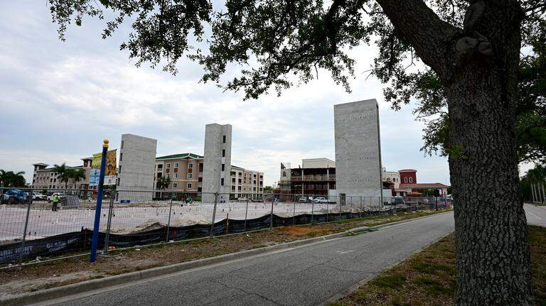 ‘5-story luxury.’ New apartments under construction near downtown Bradenton