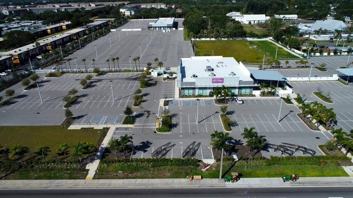 The Off Lease Only used car lot at 3230 14th St. W. was quickly cleared, following the company’s bankruptcy filing in September.