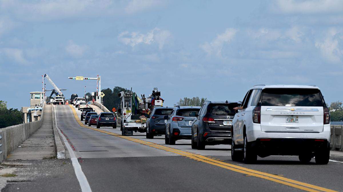 The Anna Maria Island bridge on Manatee Avenue is set to have water main repairs resume, which will cause traffic delays.