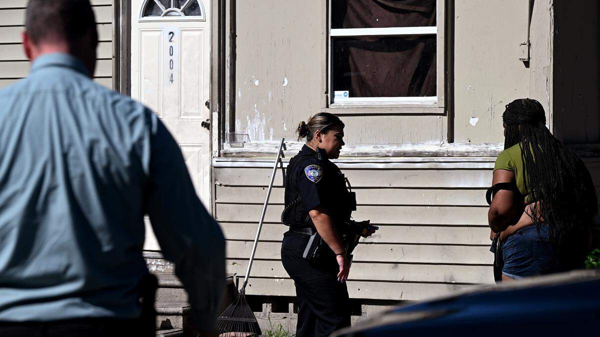 Bradenton Police investigate at the scene of a shooting in the early morning of Sept. 25, 2023 in the 2000 block of 12th Street West where two victims, a man and a woman, were reported to be in critical condition.