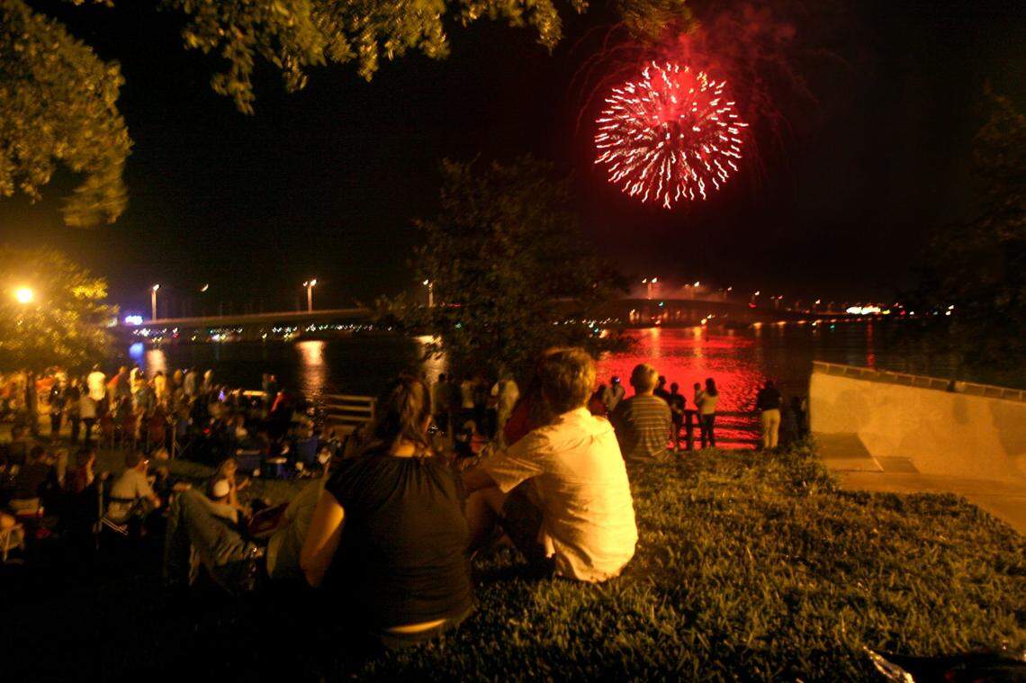 Crowds gather to watch fireworks explode in a spectacular display Friday night over the Manatee River. PAUL VIDELA/Bradenton Herald