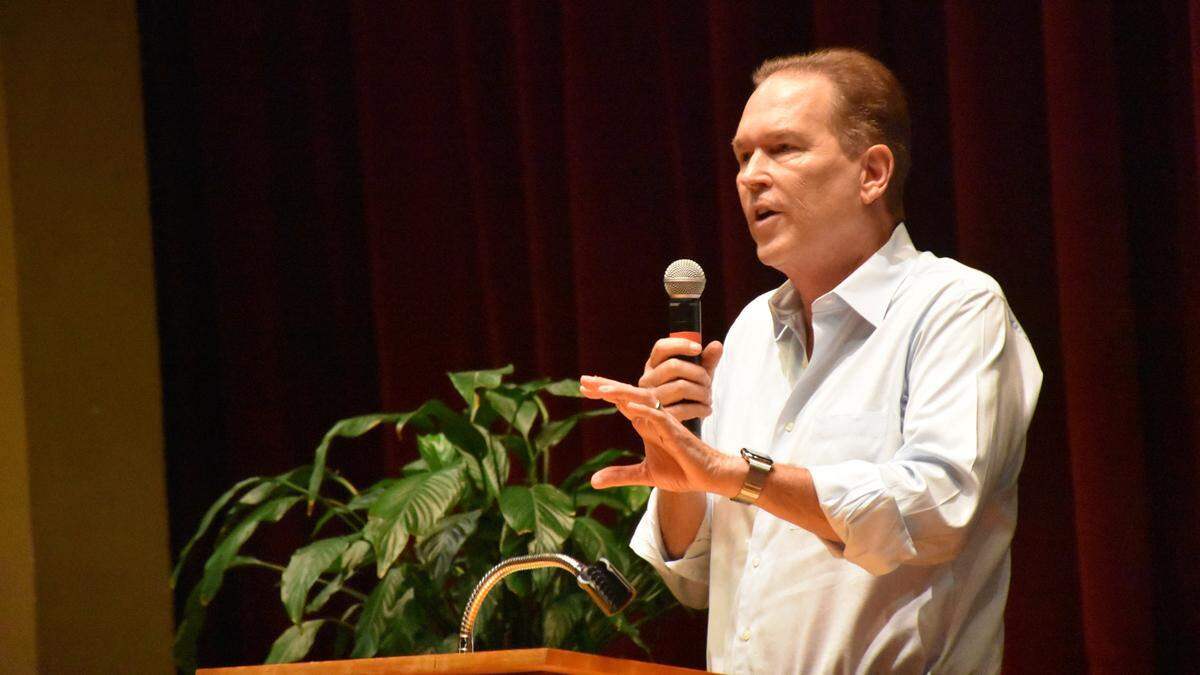 Congressman Vern Buchanan, R-Longboat Key, speaks at a town hall meeting held in Bradenton on Sept. 9, 2019. He addressed various issues, such as a red tide research, gun control and where he stands on an impeachment inquiry into President Donald Trump.