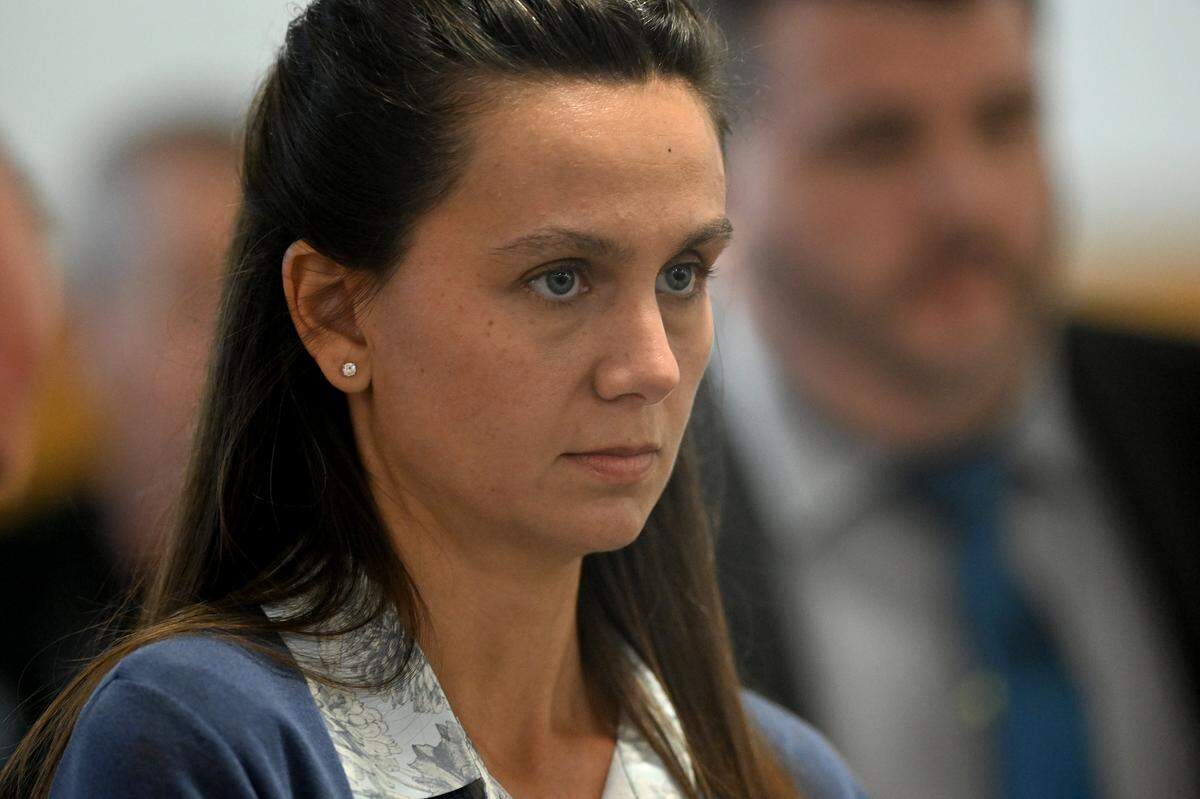 Ashley Benefield leaves the courtroom after the jury retires to deliberate on the sixth day of her trial for the second-degree murder of her husband, Doug Benefield, in 2020 at the Manatee County Judicial Center, July 29, 2024.