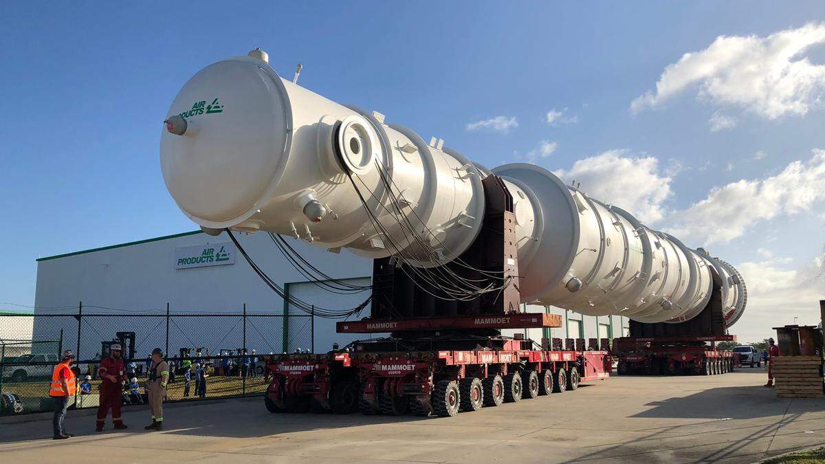 For a few minutes 2/4/2022, the Florida Highway Patrol blocked traffic in both directions on the four-lane U.S. 41 north of Palmetto as a 173-foot exchanger moved at walking speed toward the waiting barge at Port Manatee.&nbsp;