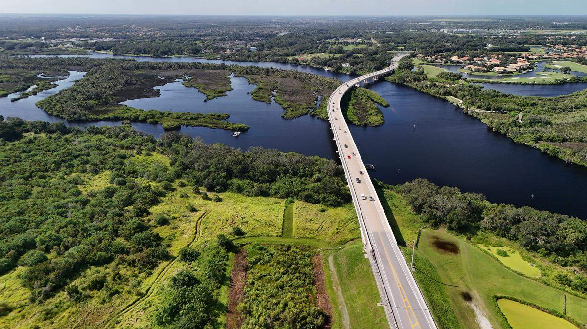 Deputies found a body inside a burning vehicle at the Ft. Hamer boat ramp in Parrish early Wednesday, according to the Manatee County Sheriff’s Office.