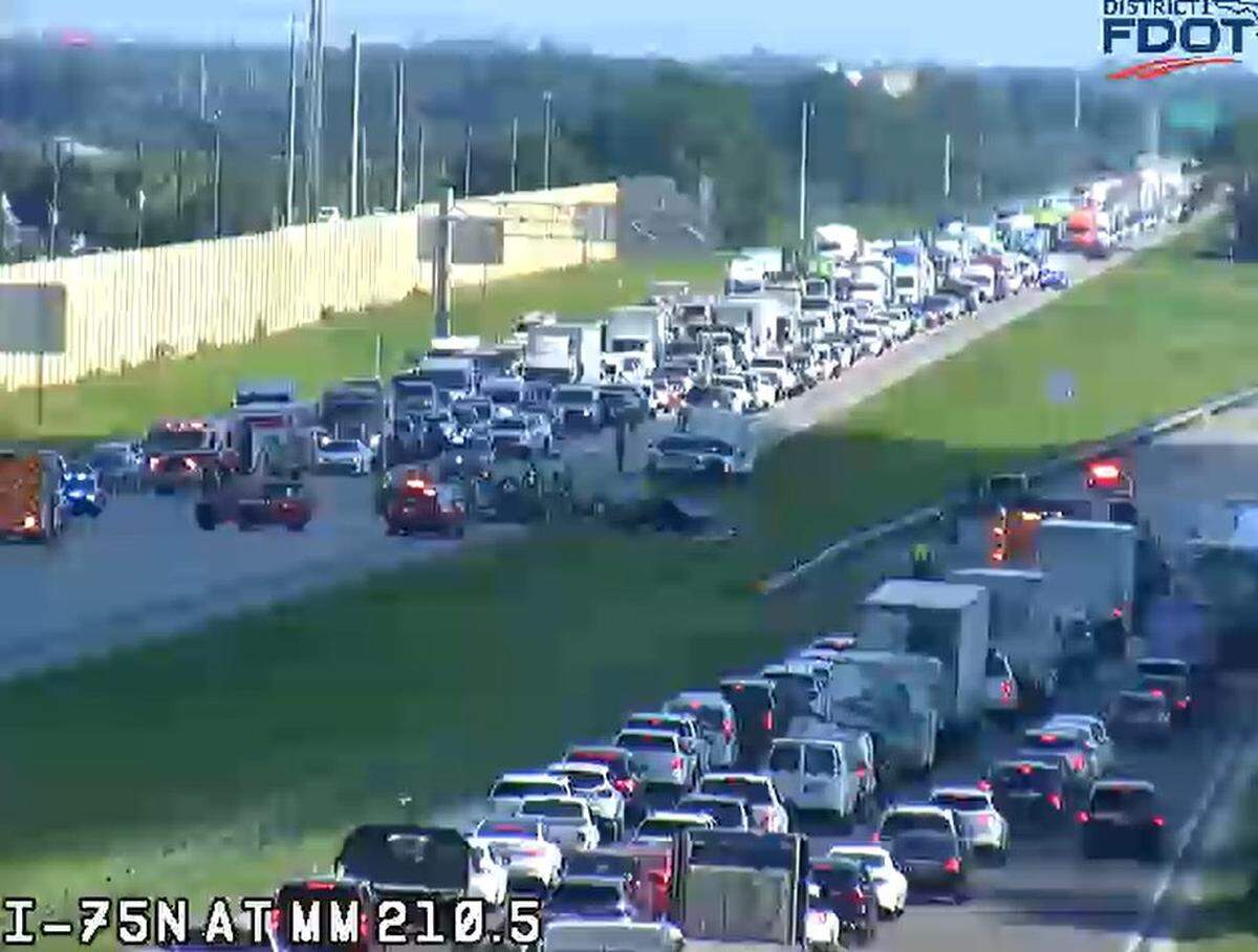 Florida traffic cameras show a wreck north of Fruitville Road in Sarasota on Aug. 16, 2022.