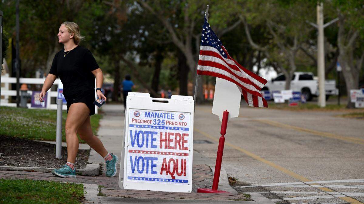 A voter heads in to vote at G.T. Bray in Bradenton on Nov. 5, 2024.