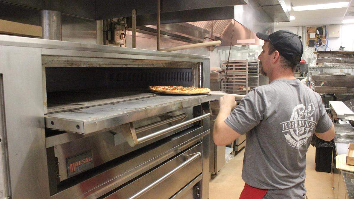 Running at 500 degrees, the pizza oven at Jersey Brothers and Pasta can cook a pizza in less than 10 minutes. The business recently opened in Ranch Lake Plaza.