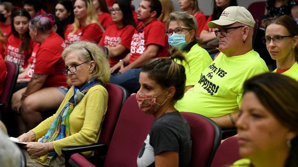 08/10/21—The Manatee County Commission ended the retail ban on the sale of cats and dogs following a lawsuit from local Petland pet store owners. In this Bradenton Herald file photo, advocates for Petland wear red shirts and those supporting the ban wear green while attended a meeting of the Manatee Board of County Commissioners in August 2021.