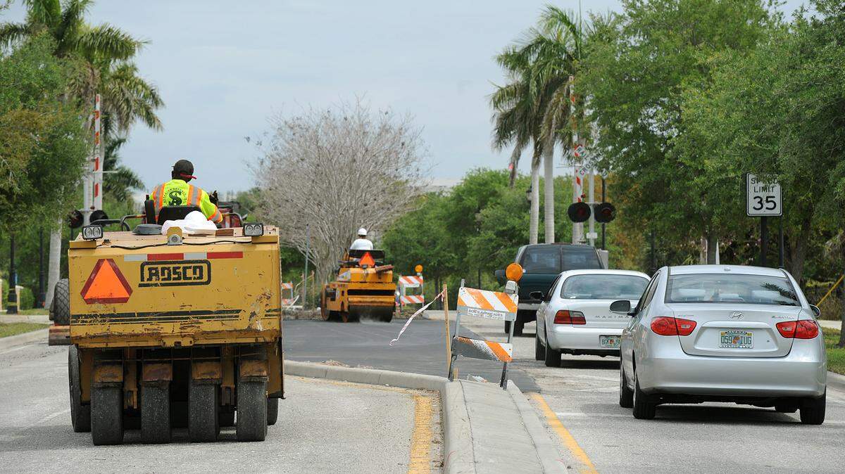 Vehicles navigate around road construction in 2013 on Bradenton's Third Avenue. 
 HERALD FILE PHOTO