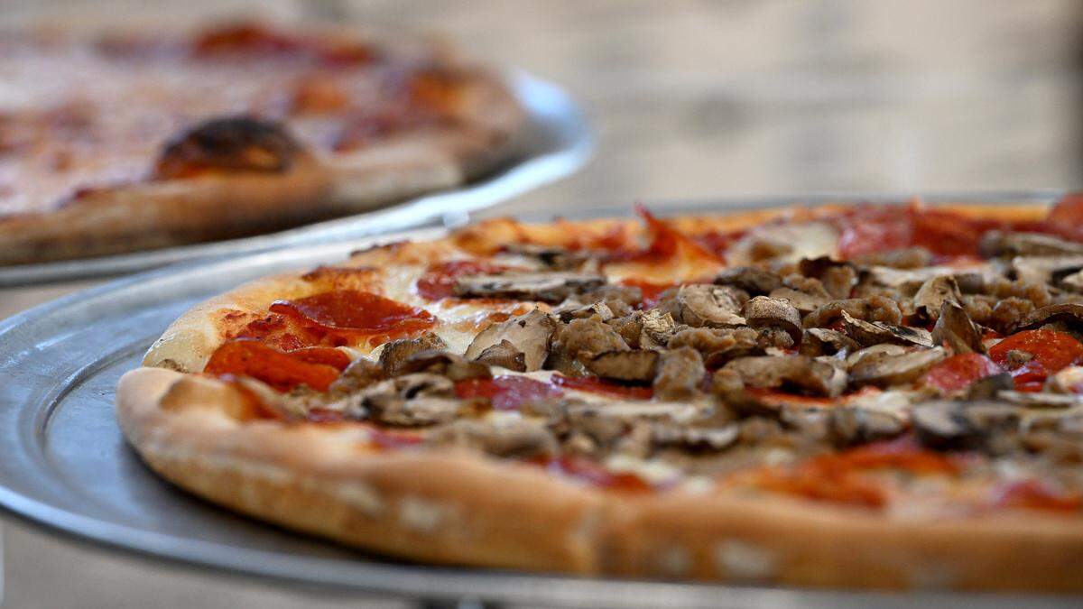 Godson’s Pizzeria at 3306 Manatee Ave. West serves pizza, wings, subs and more.
