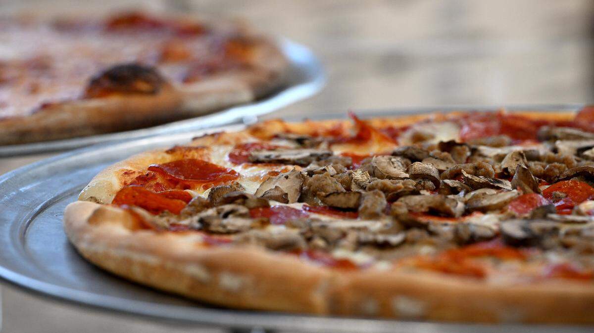 Godson’s Pizzeria at 3306 Manatee Ave. West serves pizza, wings, subs and more.