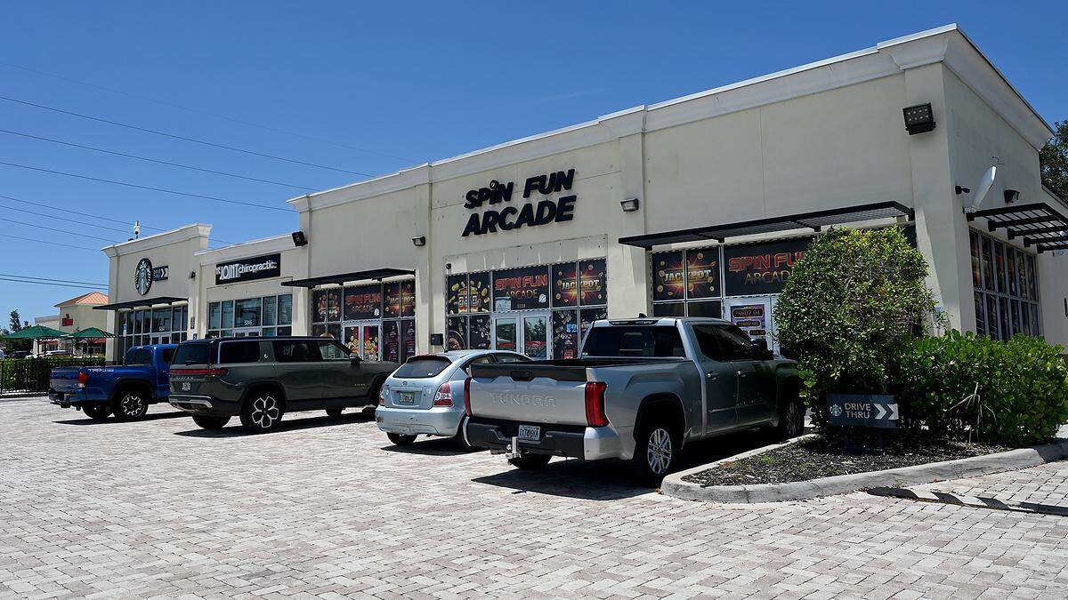 The Spin Fun Arcade at 5234 14th Street West in Bradenton had a chain and padlock on its doors on July 10, 2025.