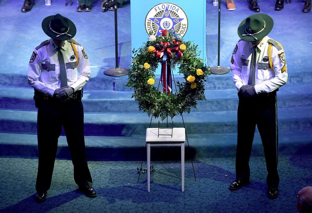 The annual Manatee County Law Enforcement Memorial Service was held at the First Baptist Church in downtown Bradenton, and was presented by the Manatee Lodge 70, Fraternal Order of Police.