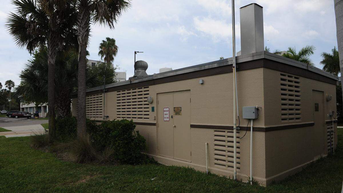The city of Bradenton will pursue a $6.4 million loan for much-needed improvements to its water reclamation facility and other needed projects in the area, such as this lift station at Second Street East and Riverside Drive. 
 GRANT JEFFERIES/Bradenton Herald