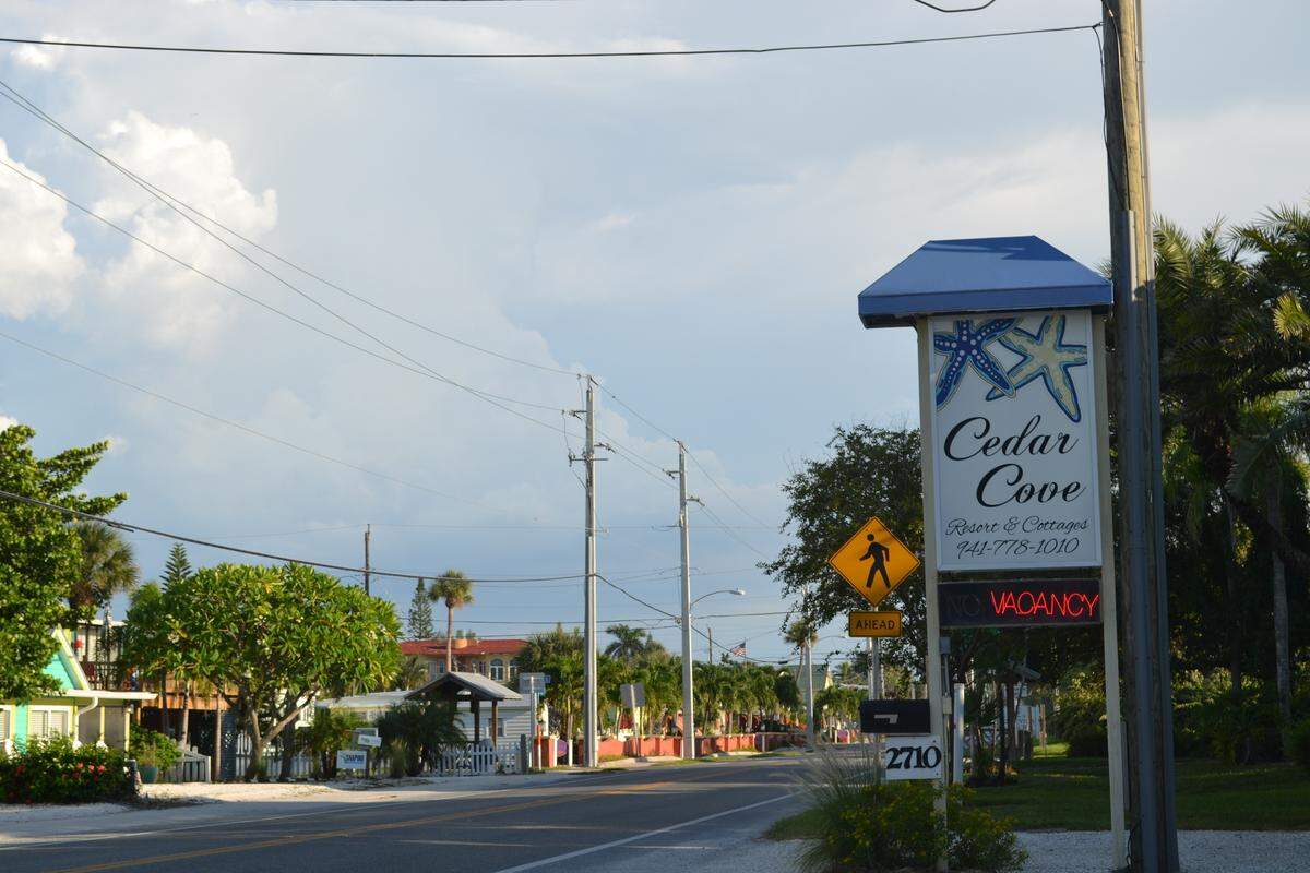 Most lodgings on the stretch of road between Bradenton Beach and Holmes Beach on Anna Maria Island advertised vacancies on Thursday.