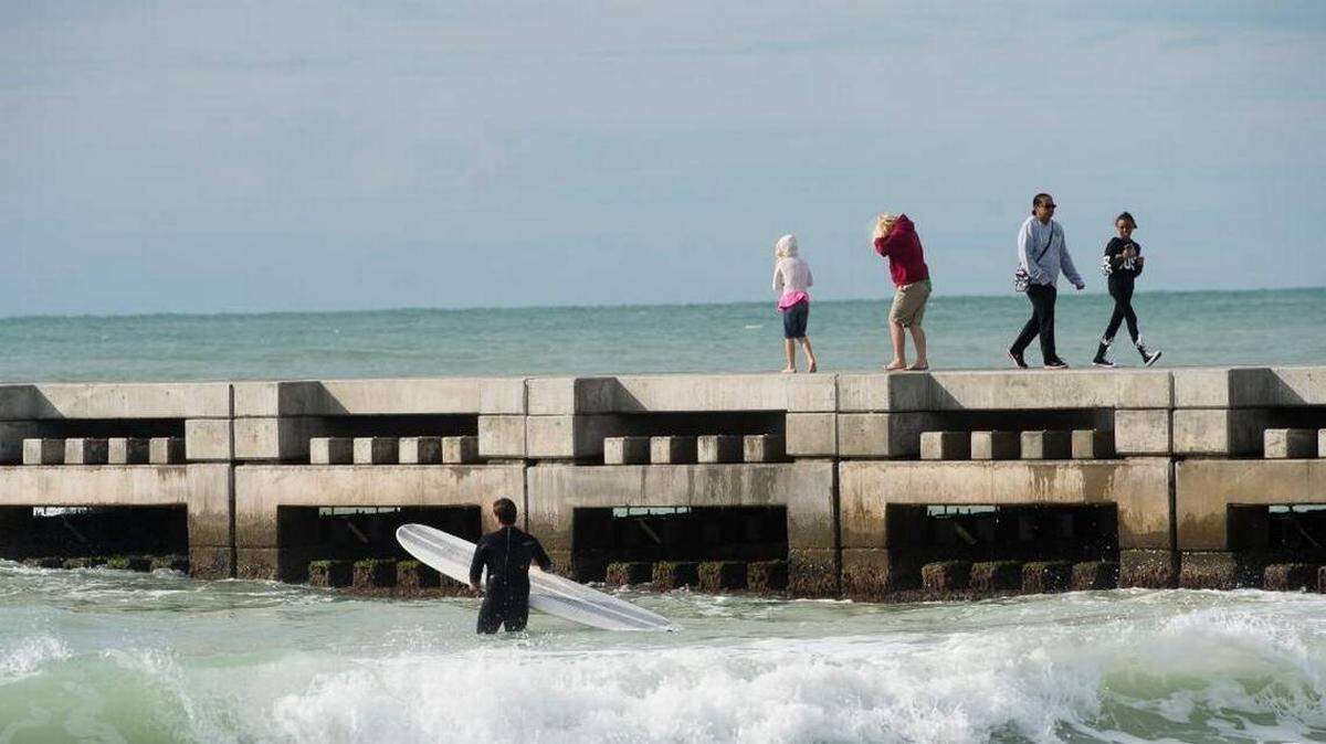 Cortez Beach has three long, pier-like structures called groins that reach out into the Gulf of Mexico. The groins control beach erosion and make for scenic ocean viewing spots.