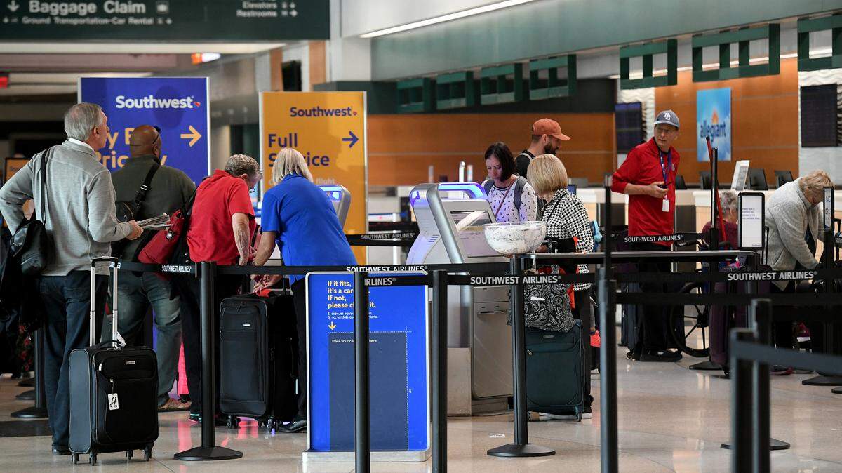 Travelers fill the Sarasota Bradenton International Airport on November 17, 2022 as the week of Thanksgiving approaches.