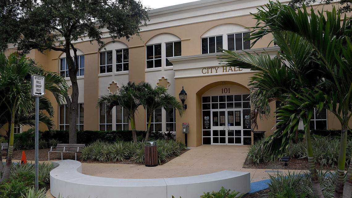 ‘A done deal.’ Bradenton City Council votes to put proposed charter changes back on ballot