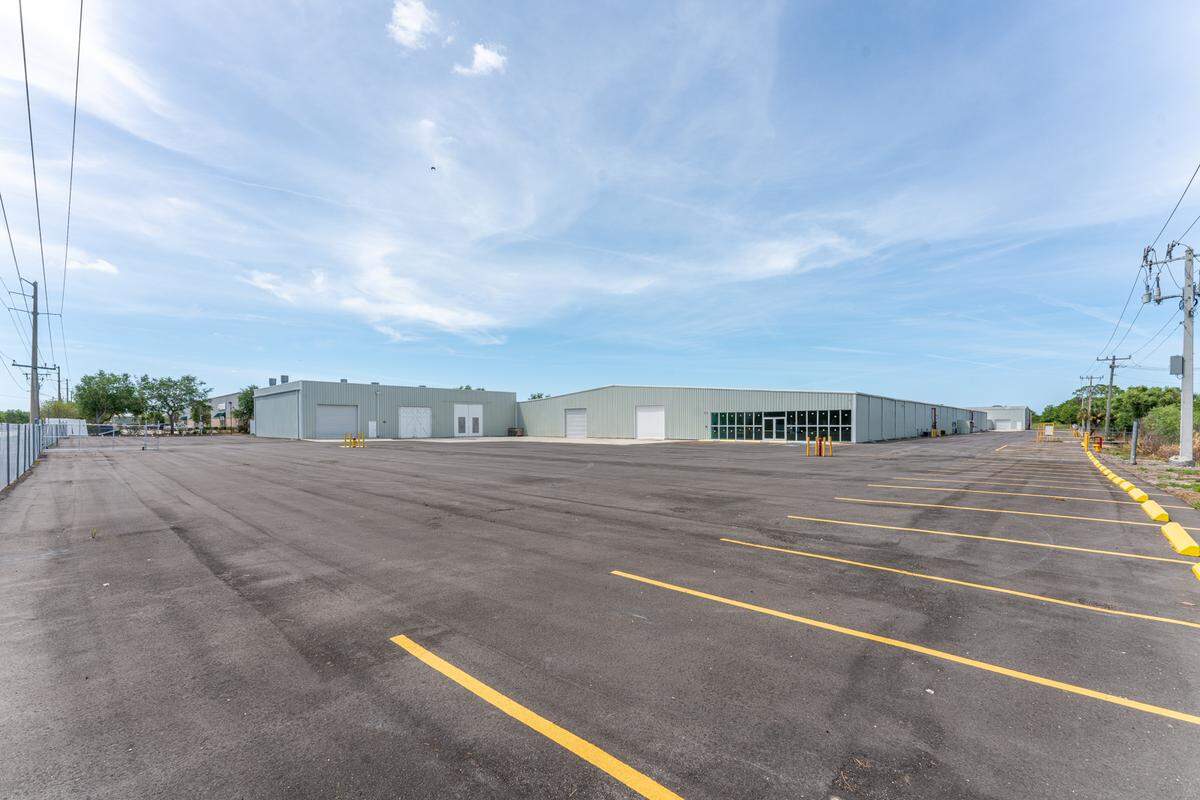 A former Donzi Marine boat manufacturing site in southern Manatee County has gone to new owner.&nbsp;&nbsp;Builders FirstSource paid $13.75 million.