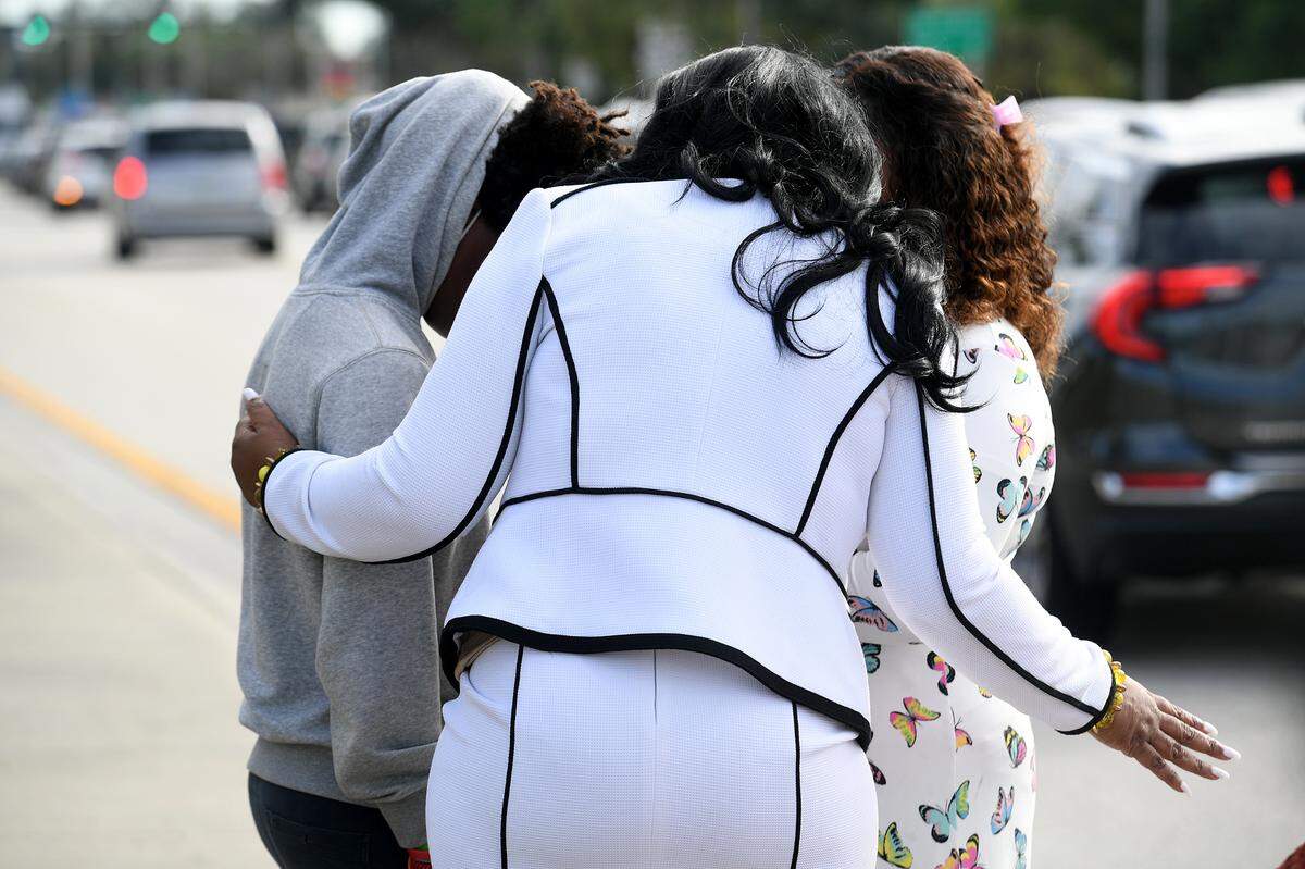 01/06/22—Miami-based attorney Rawsi Williams talks with Ja’Quyla Jones and her mother, Cecelia Jones, at a press conference announcing the lawsuit that could be filed against the school district and the sheriff’s office if they are not held accountable for the arrest of Ja’Quyla Jones, which took place after she recorded a school fight.