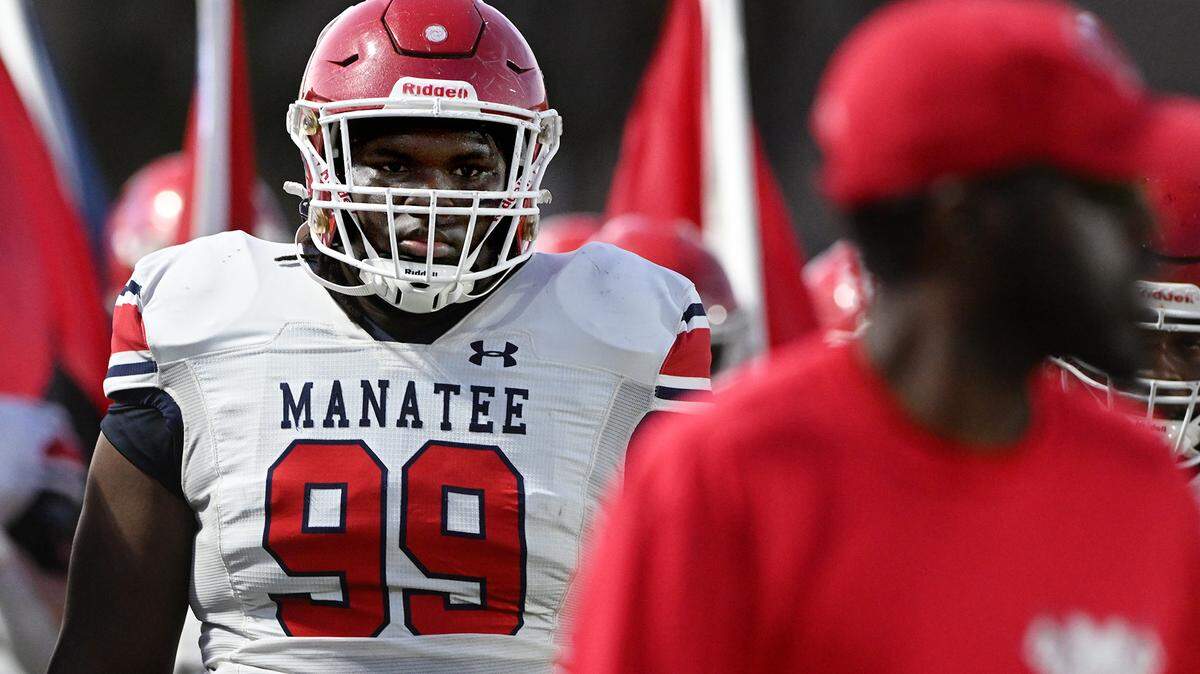 Manatee High School defensive lineman Tyreek’e Robinson signed with UCF to continue his football career during a ceremony in Bradenton on Wednesday, Feb. 7, 2024. Robinson is pictured in this Bradenton Herald file photo.
