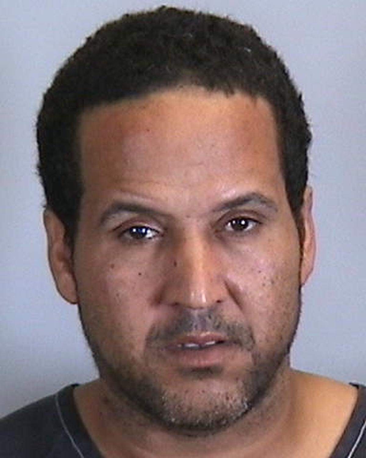 Troy Thompskin, sale or possession of drugs with intent, possession of a weapon or ammunition by a convicted felon, $30,000 bond.