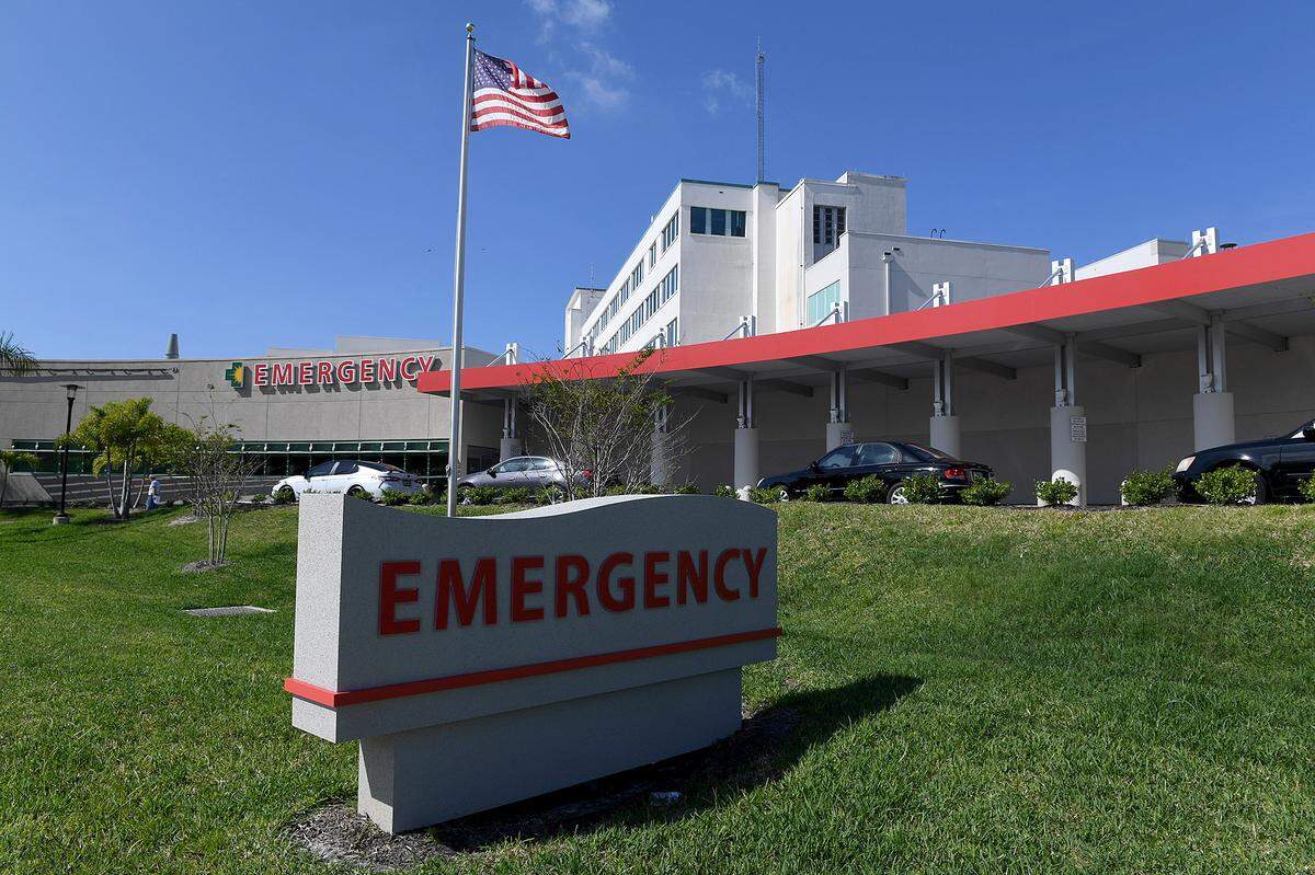 Manatee Memorial Hospital, emergency entrance